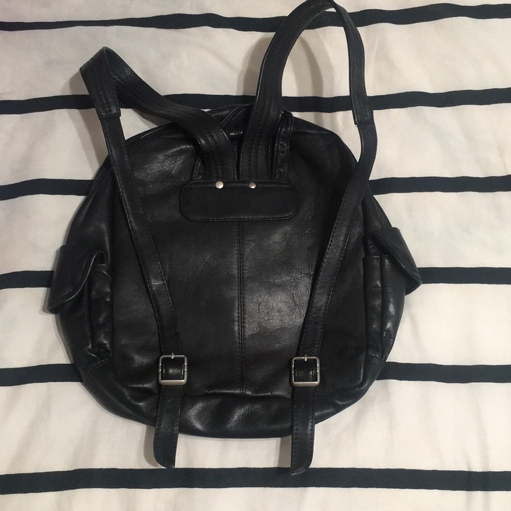 Leather backpack - Picture 2 of 6